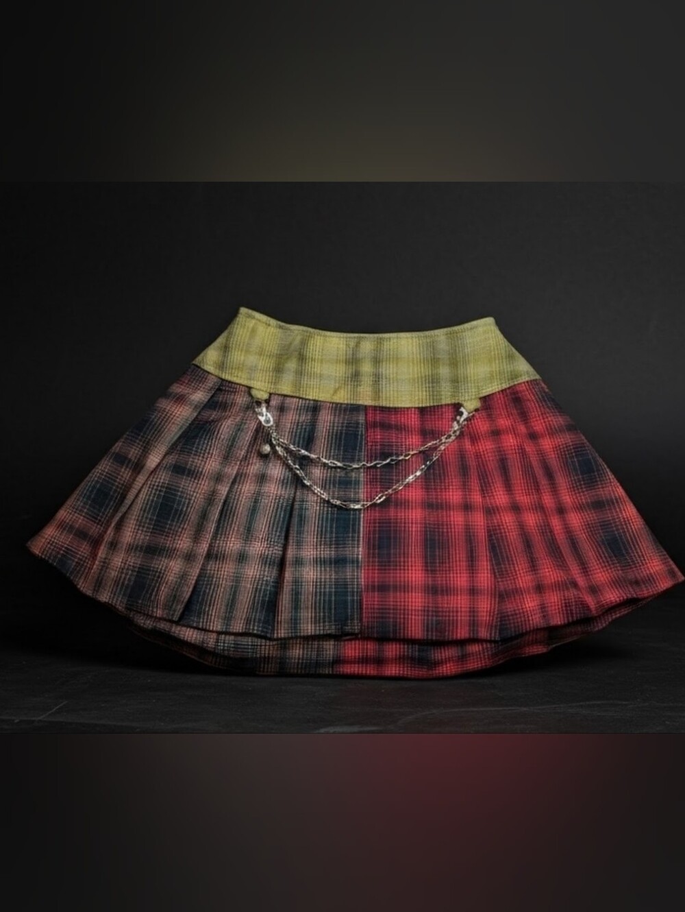 Punk Rock Tartan Pleated Mini Skirt – Red/Green Plaid with Edgy Chain Link